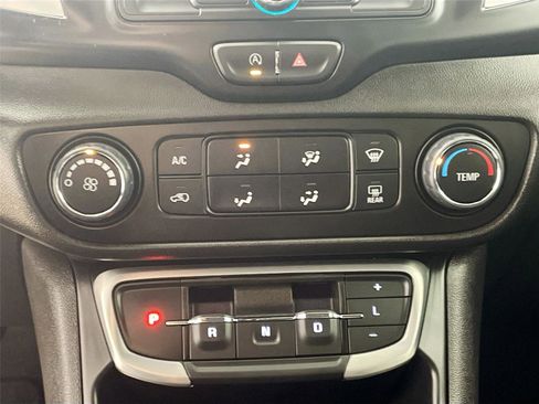 Used 2024 GMC Terrain SLE AWD/4WD image 9
