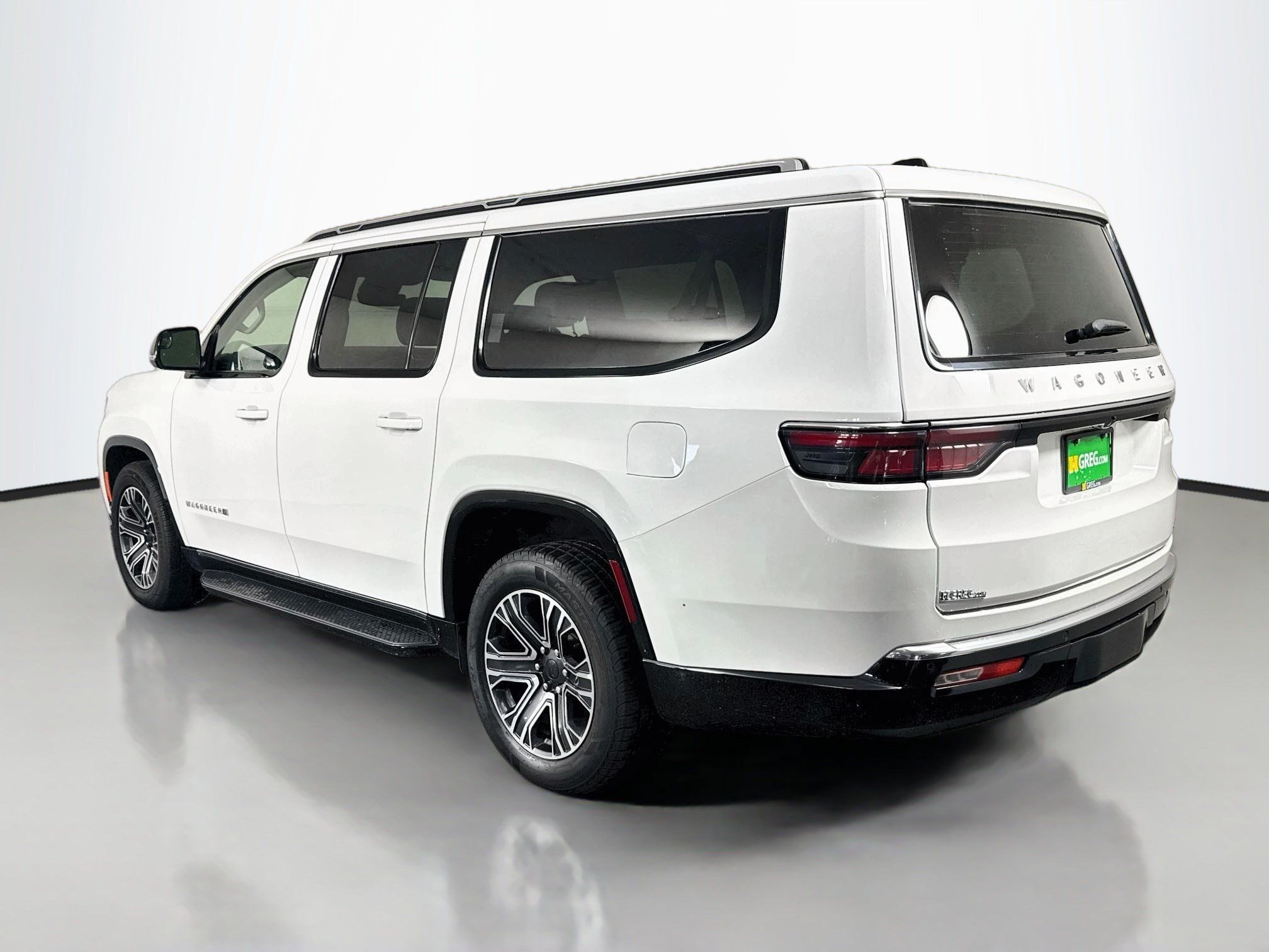 Used 2024 Jeep Wagoneer L Series II w/ Flexible Seating Group RWD image 7