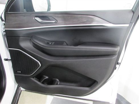 Used 2023 Jeep Grand Cherokee 4WD 4xe image 46