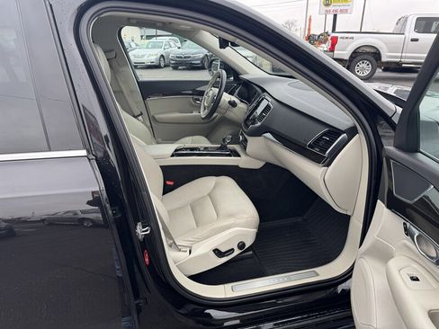 Used 2018 Volvo XC90 T6 Momentum w/ Convenience Package image 31