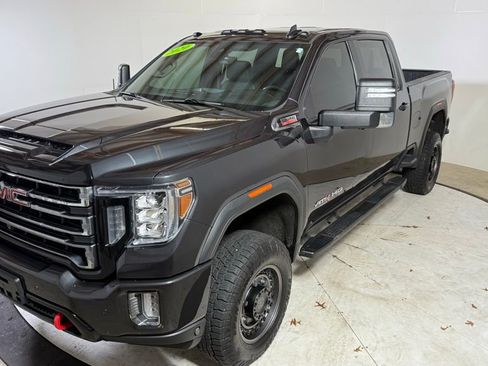 Used 2020 GMC Sierra 2500 AT4 w/ AT4 Premium Package image 3