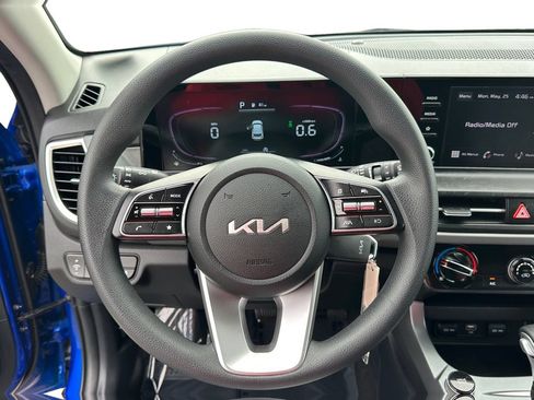 Certified 2024 Kia Seltos LX AWD/4WD image 19