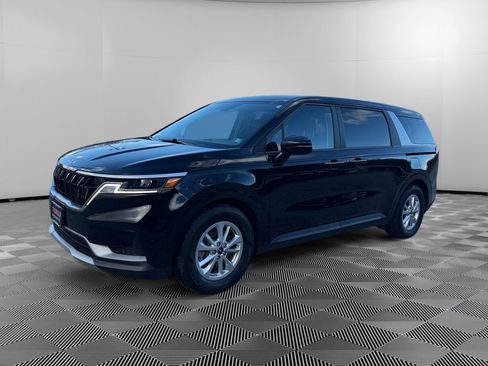 Used 2023 Kia Carnival LX image 3