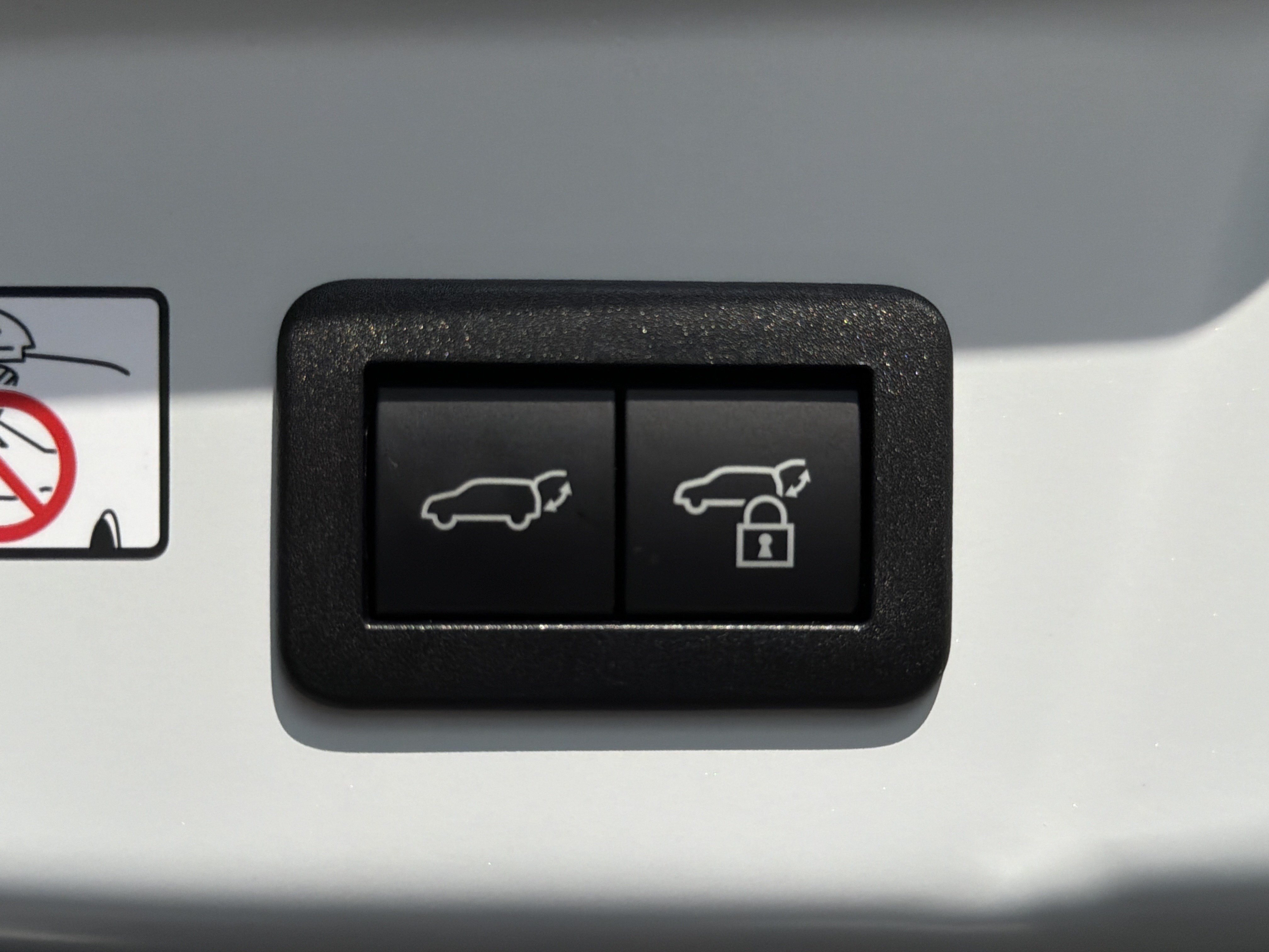 Used 2026 Toyota Prius Plug-In Hybrid FWD image 19