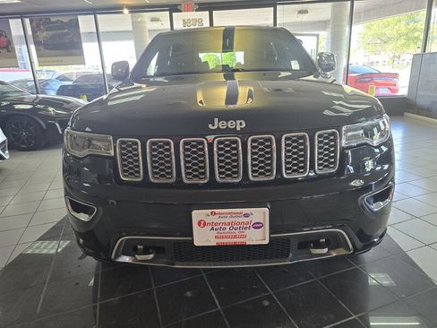Used 2017 Jeep Grand Cherokee Overland image 2
