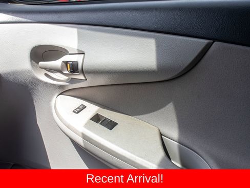 Used 2013 Toyota Corolla LE FWD image 22