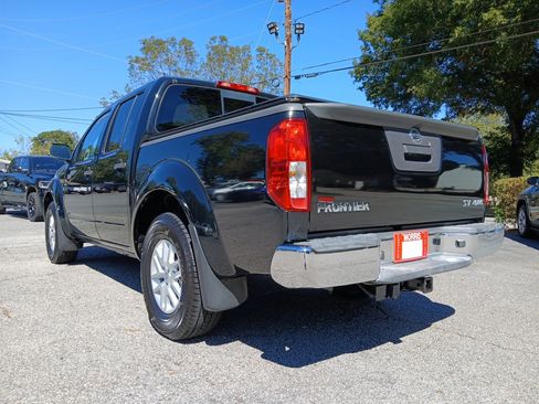 Used 2018 Nissan Frontier SV image 9