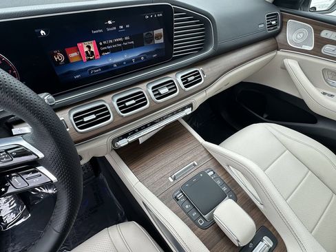 New 2026 Mercedes-Benz GLS 450 4MATIC image 32