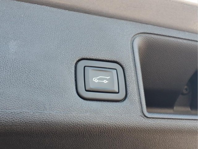 Used 2024 GMC Terrain SLT FWD image 19