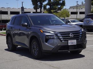 Used 2025 Nissan Rogue S FWD video 2