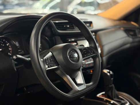 Used 2017 Nissan Rogue S AWD/4WD image 4