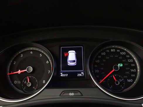 Used 2021 Volkswagen Atlas Cross Sport SE FWD image 4