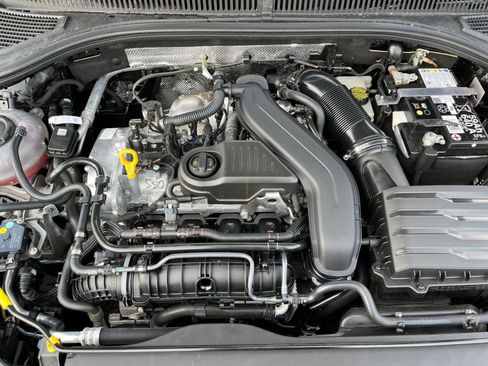 Used 2025 Volkswagen Jetta SE image 33