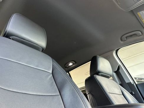 Used 2024 GMC Terrain SLT image 19