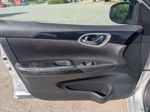 Used 2017 Nissan Sentra SV FWD image 9