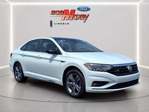 Used 2019 Volkswagen Jetta R-Line w/ R-Line Cold Weather Package FWD image 3