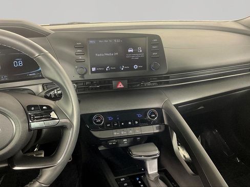 Used 2025 Hyundai Elantra Sport FWD image 9