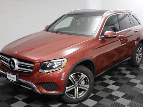Used 2019 Mercedes-Benz GLC 300 4MATIC image 2