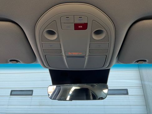 Used 2025 Genesis G70 2.5T image 14