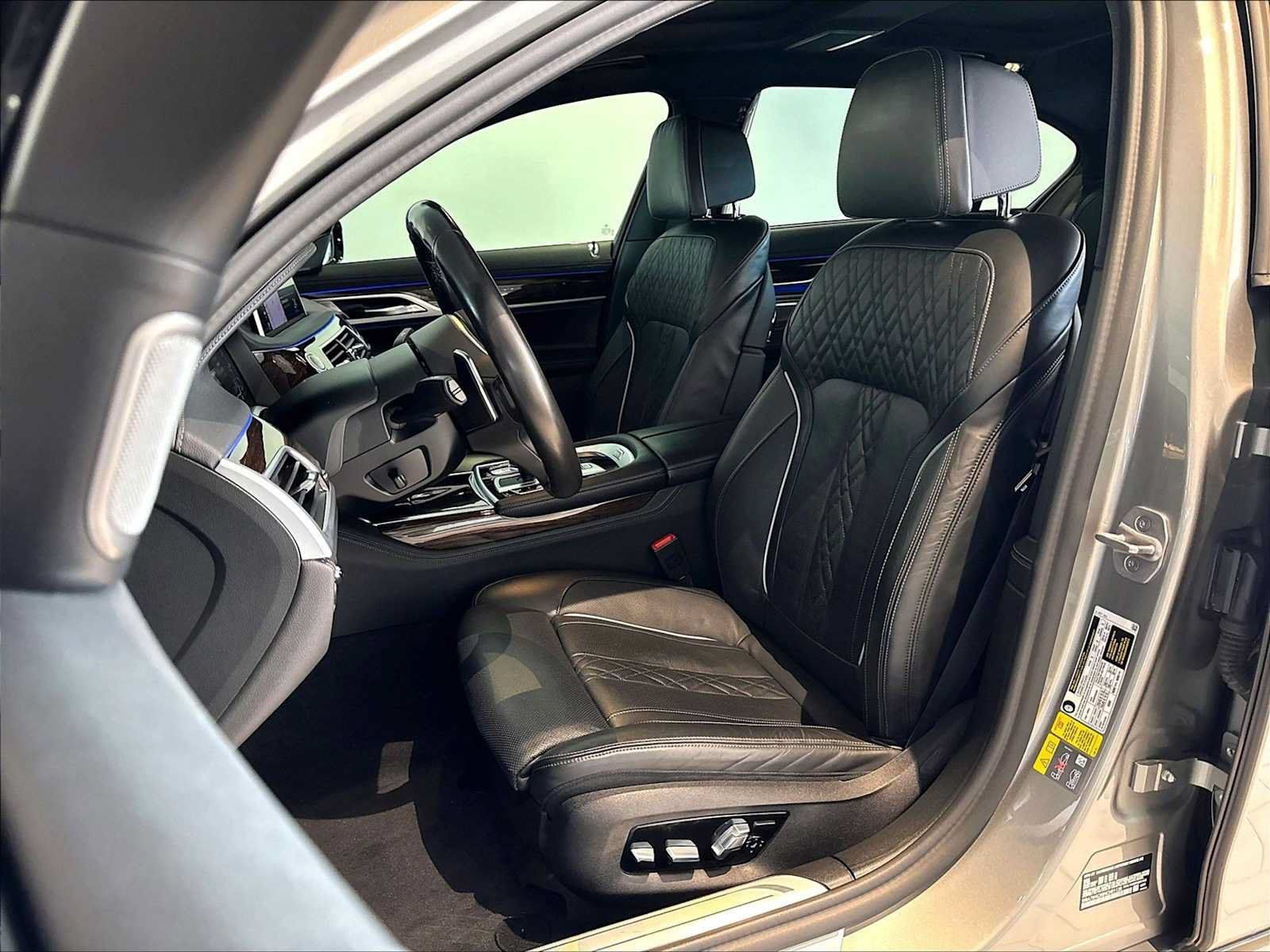 Used 2022 BMW 745e xDrive w/ M Sport Package AWD/4WD image 8