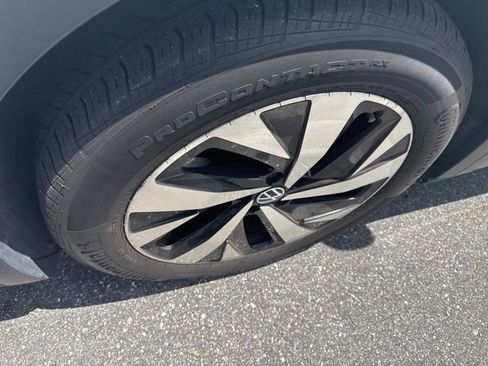 Used 2023 Volkswagen ID.4 2WD image 4