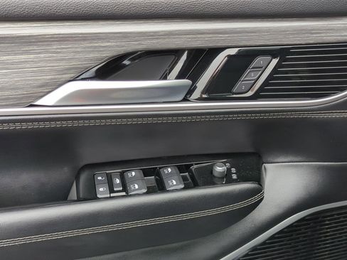 Used 2023 Jeep Wagoneer L Series III w/ Premium Group I image 15