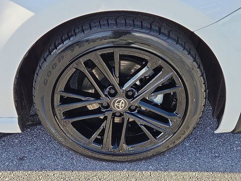 Used 2025 Toyota Camry SE image 7