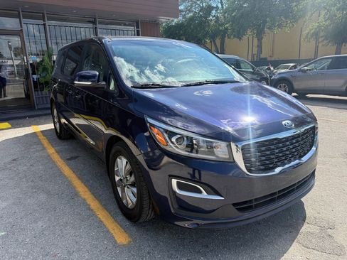 Used 2020 Kia Sedona LX image 3