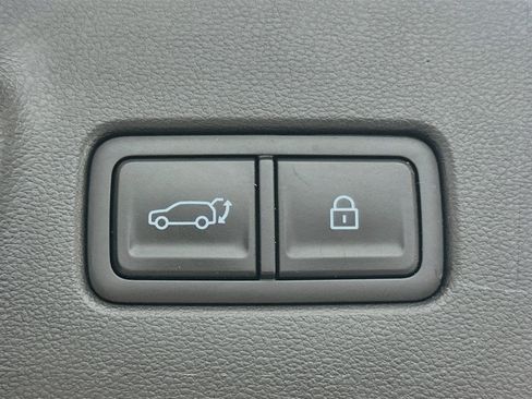 Used 2025 Hyundai Santa Fe SEL FWD image 30