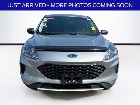 Used 2022 Ford Escape SE image 2