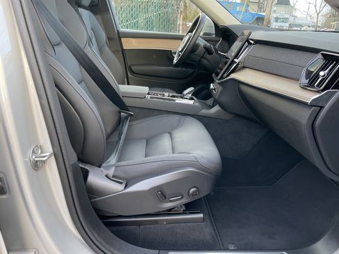 Used 2025 Volvo XC90 B6 Plus image 12