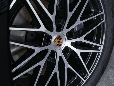 Used 2026 Porsche Cayenne image 12