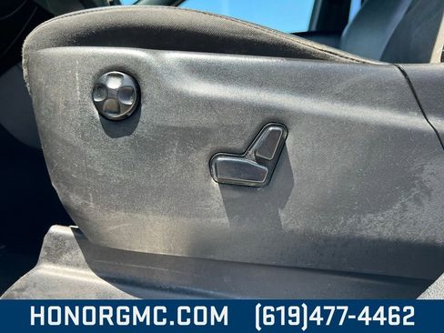 Used 2019 Dodge Durango GT image 17