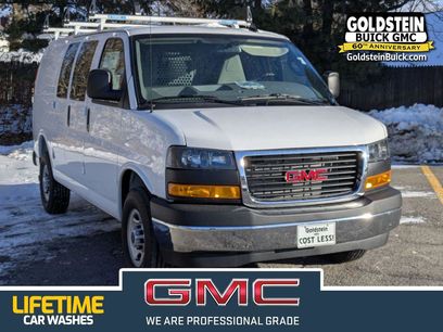 New 2025 GMC Savana 2500 Work Van w/ Chrome Appearance Package
