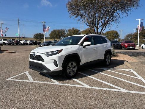 Used 2022 Toyota RAV4 XLE image 27