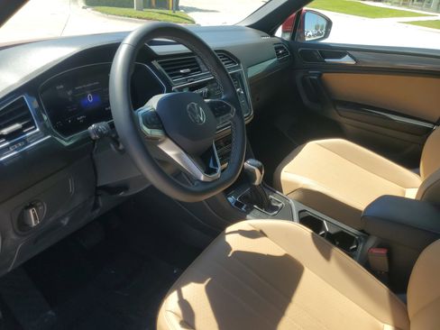 Used 2023 Volkswagen Tiguan SE image 19