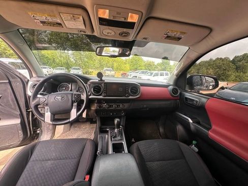 Used 2020 Toyota Tacoma SR5 AWD/4WD image 6