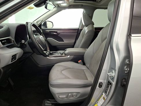 Used 2023 Toyota Highlander Limited image 11