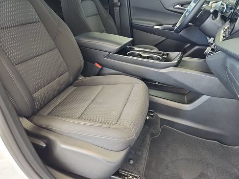 Used 2025 Chevrolet Equinox LT FWD image 13