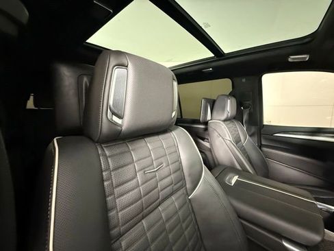 Used 2025 Cadillac Escalade ESV V w/ LPO, ONYX Package image 34