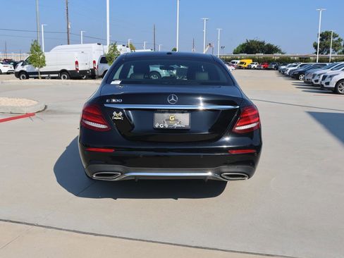 Used 2018 Mercedes-Benz E 300 image 4