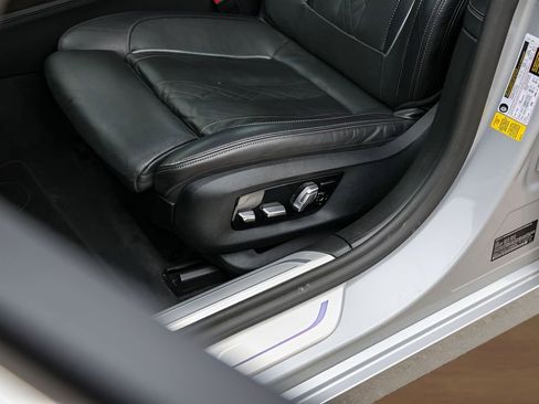 Used 2020 BMW 740i RWD image 8