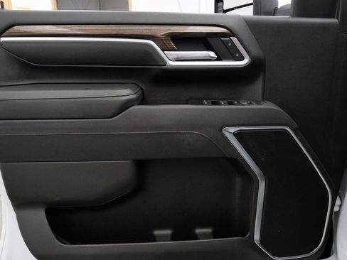 Used 2025 Chevrolet Silverado 2500 LT AWD/4WD image 13