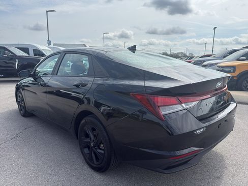 Used 2023 Hyundai Elantra SEL image 7