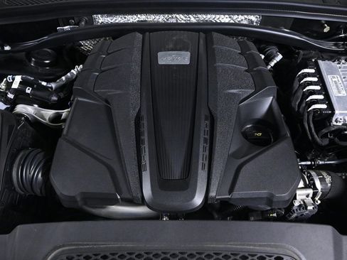 Certified 2023 Porsche Macan S image 25