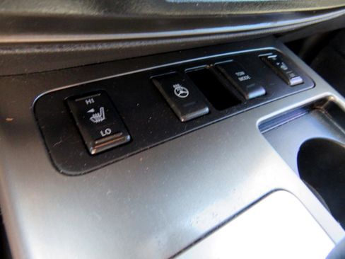 Used 2011 Nissan Armada Platinum image 16