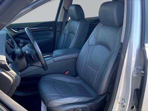 Used 2019 Buick Enclave Essence w/ Trailering Package, 5000 lbs. AWD/4WD image 8