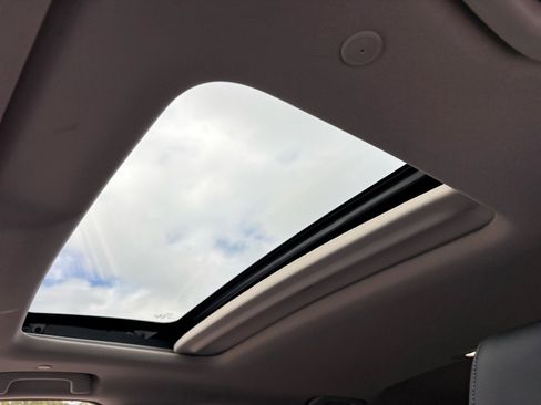 Used 2024 Honda CR-V EX-L image 9