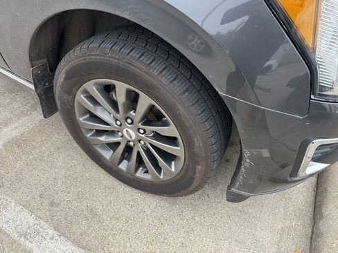 Used 2020 Ford Expedition Limited w/ Equipment Group 301A image 8