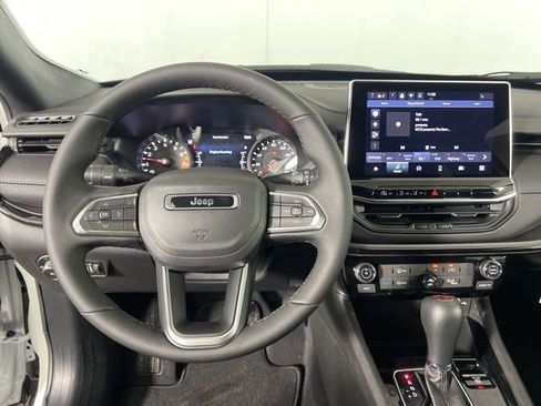 New 2026 Jeep Compass Latitude image 13